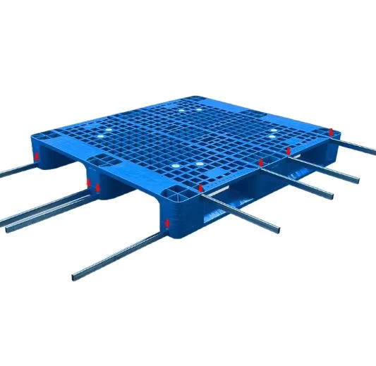 Square-shaped-Grid-Plastic-Pallets-for-Logistics-Warehouse-Shelves-with-Steel-Pipe-Forklifts-and-Square-shaped-Plastic-Pallets