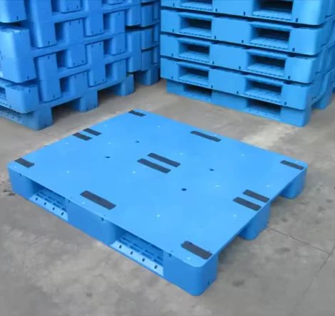 Thickened-Plastic-Pallets-Can-Be-Used-As-Steel-Pipe-Warehouse-Forklift-Pallets-for-Transportation-and-Logistics-Plastic-Pallets