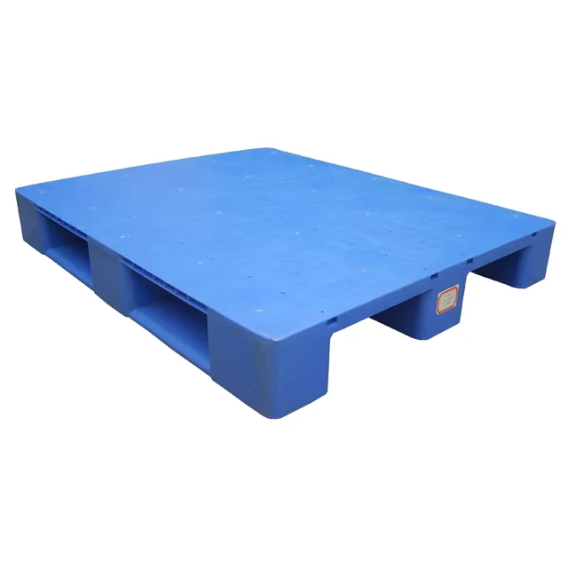 Warehouse-Pallets-of-Plastic